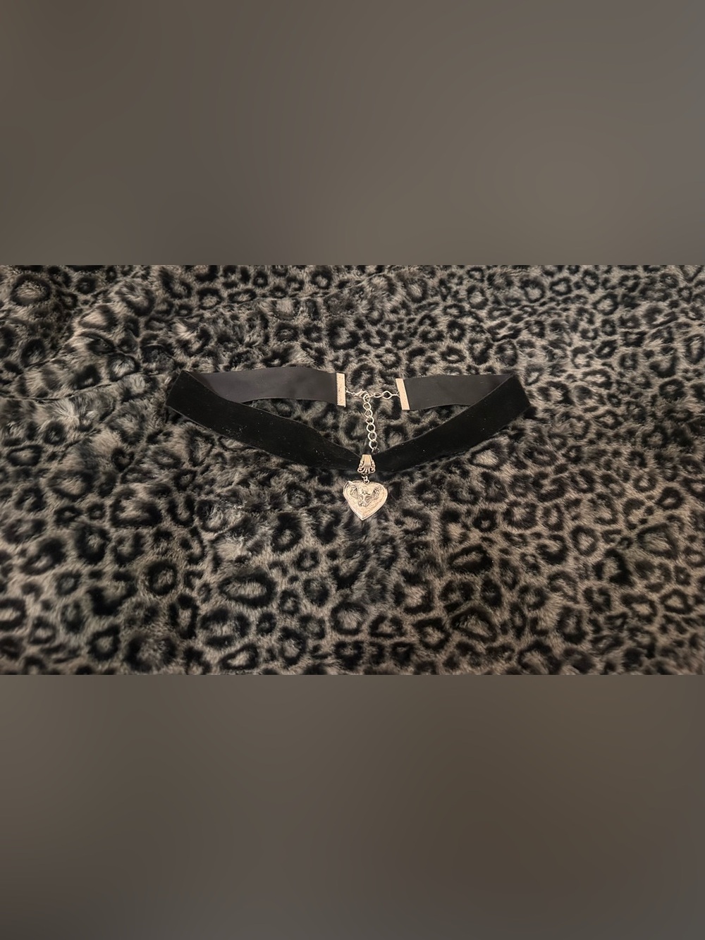 Vampire bat velvet choker